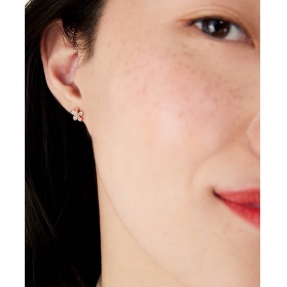 KATE SPADE • Rose Gold Gleaming Gardenia Flower Earrings - Picture 2 of 4
